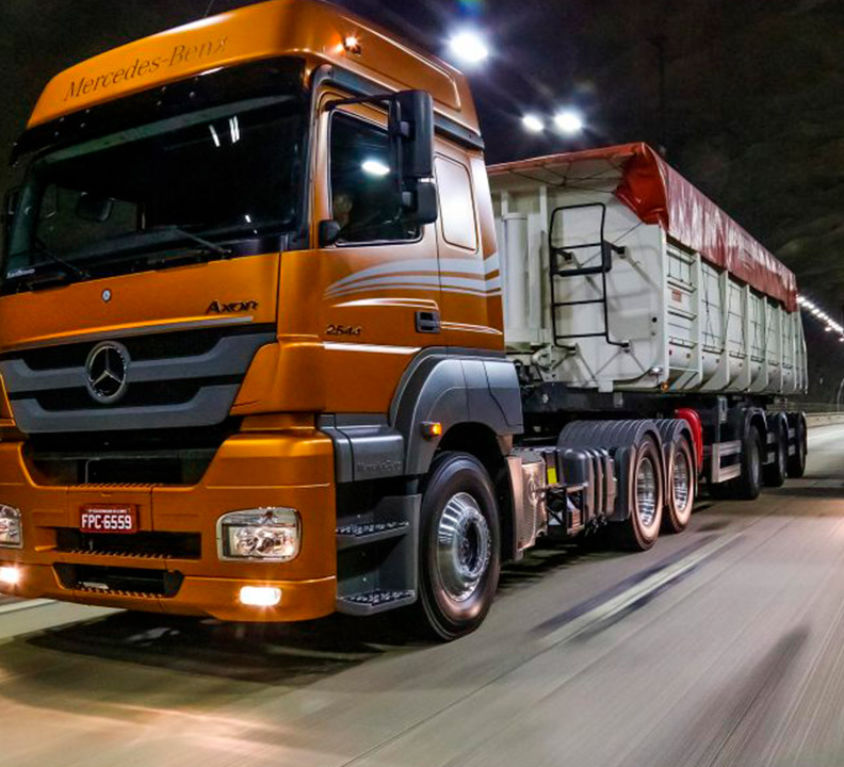 Tecnologia-permite-que-caminhões-Mercedes-Benz-façam-pagamentos-automáticos